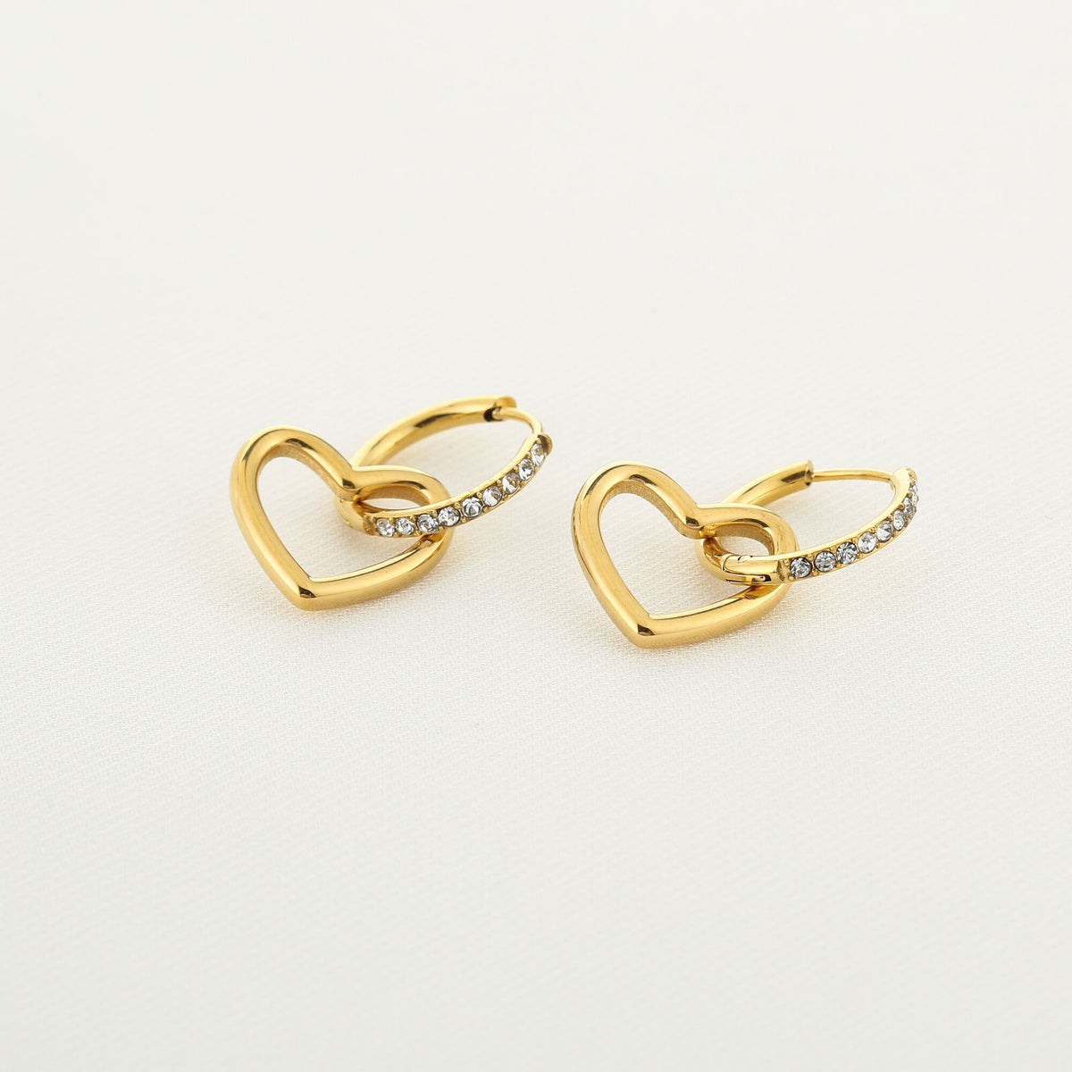 Oorbellen hanger met hartje goud