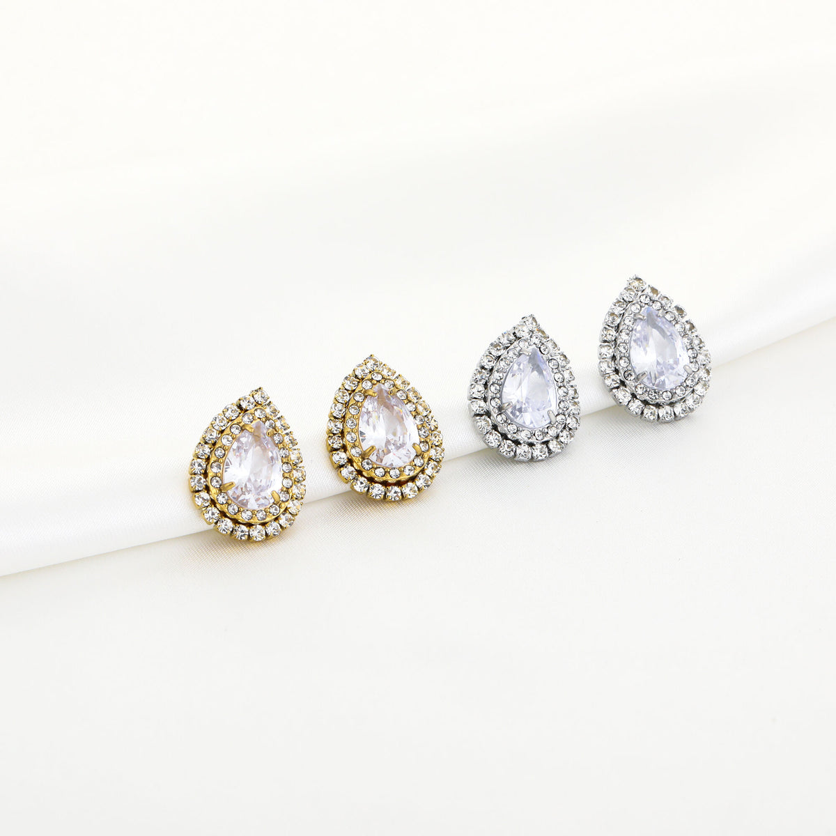 Oorbellen Druppelvormig strass goud
