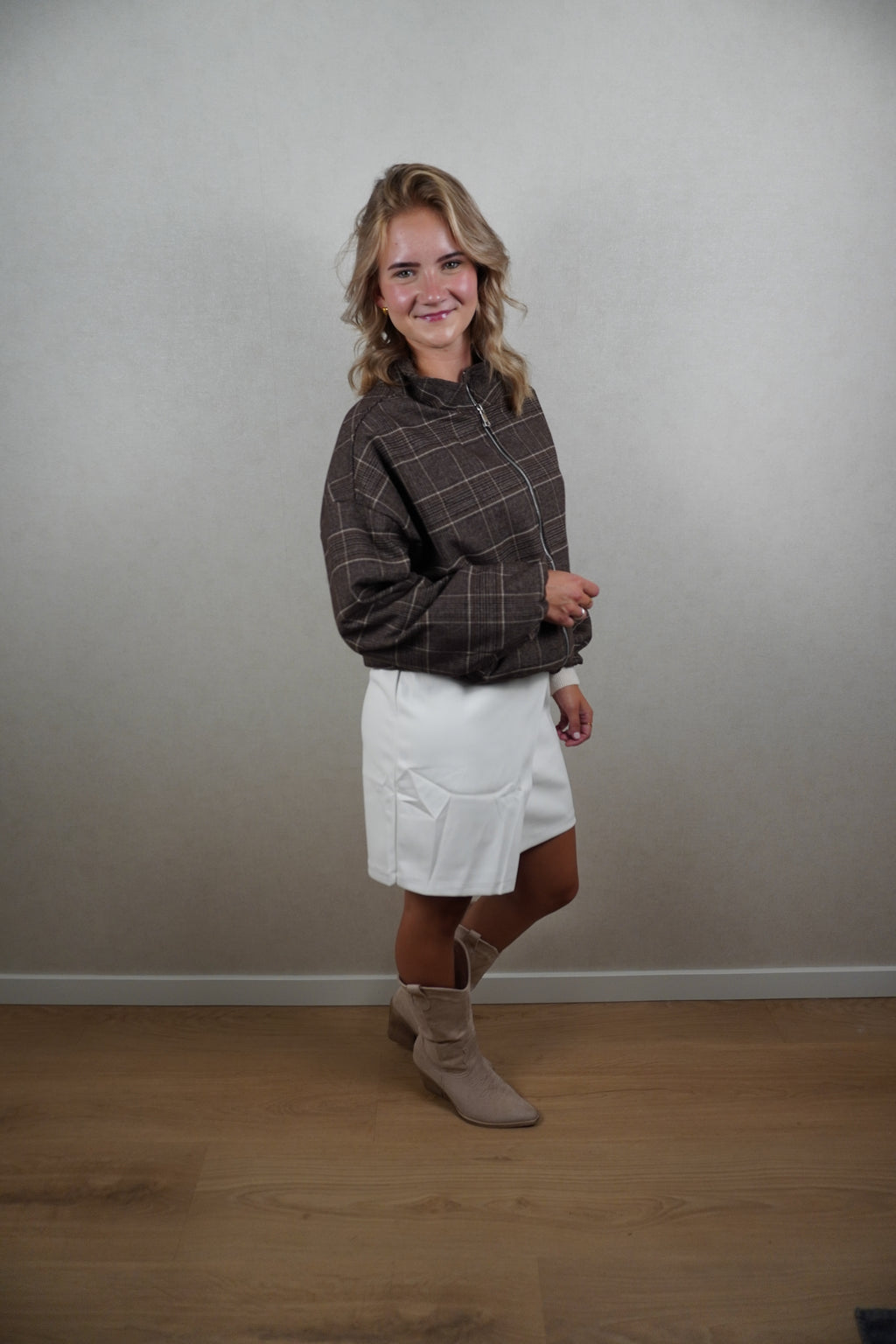 Jas Laura bruin