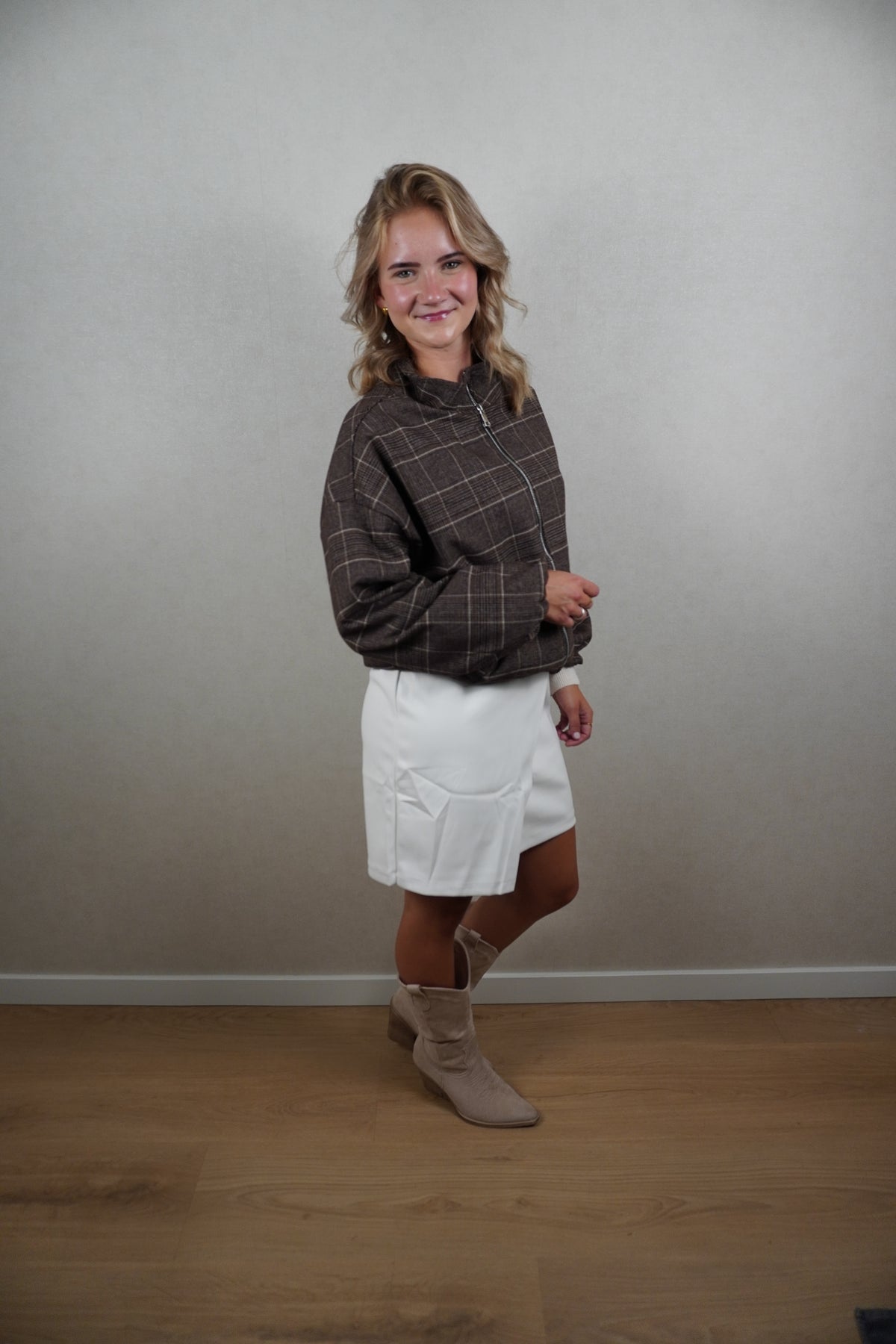 Jas Laura bruin